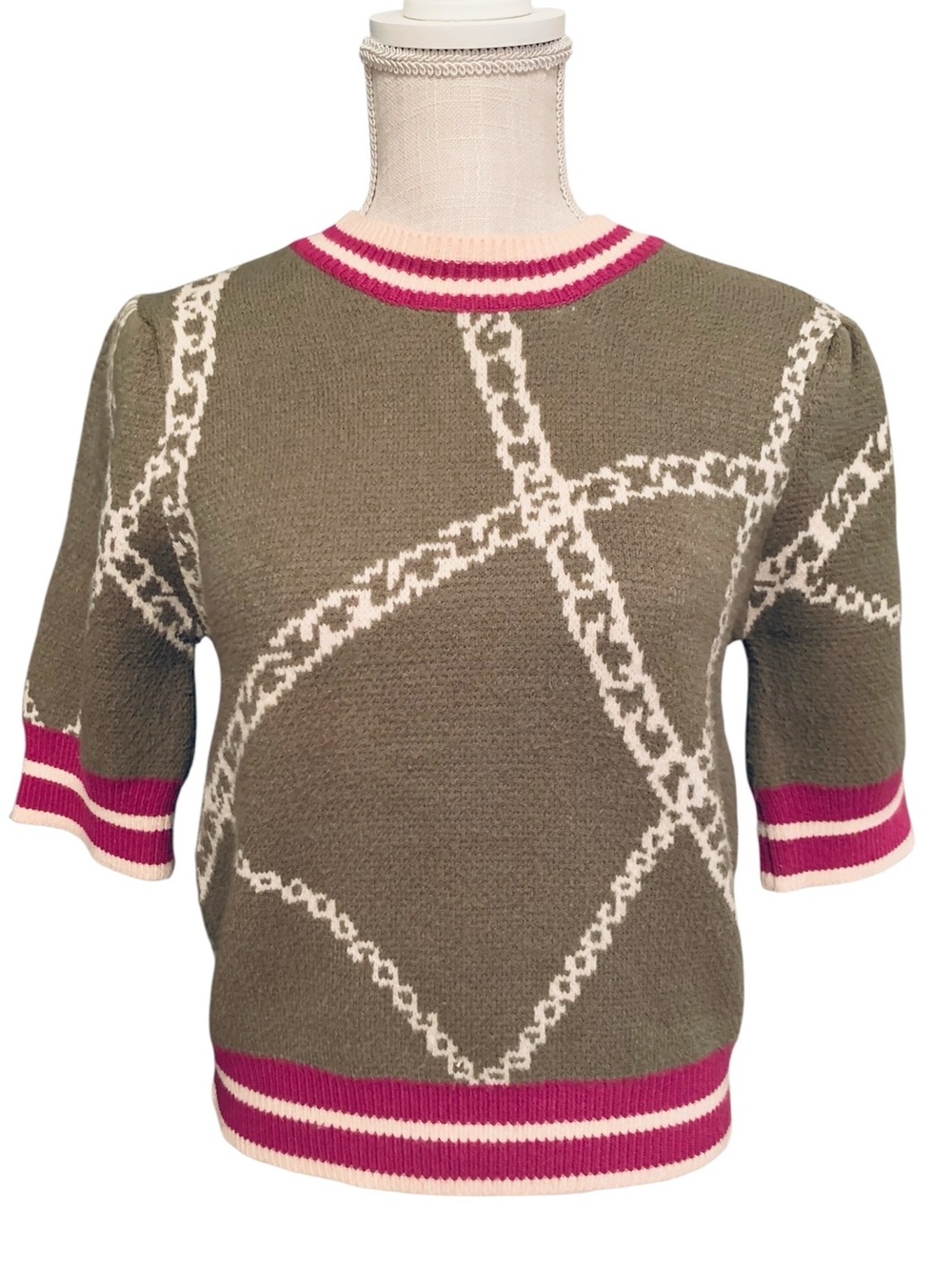 💕THML💕NWT! SHORT SLEEVE, ROUND NECK, KNIT SWEATER. EXCELLENT CONDITION!